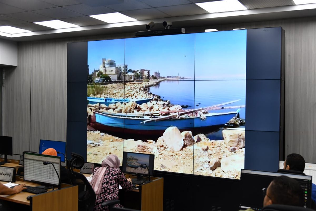 عبر مركز سيطرة الشبكة الوطنية .. محافظ الفيوم يتابع أعمال إحكام السيطرة لمنع الصيد الجائر ببحيرة قارون