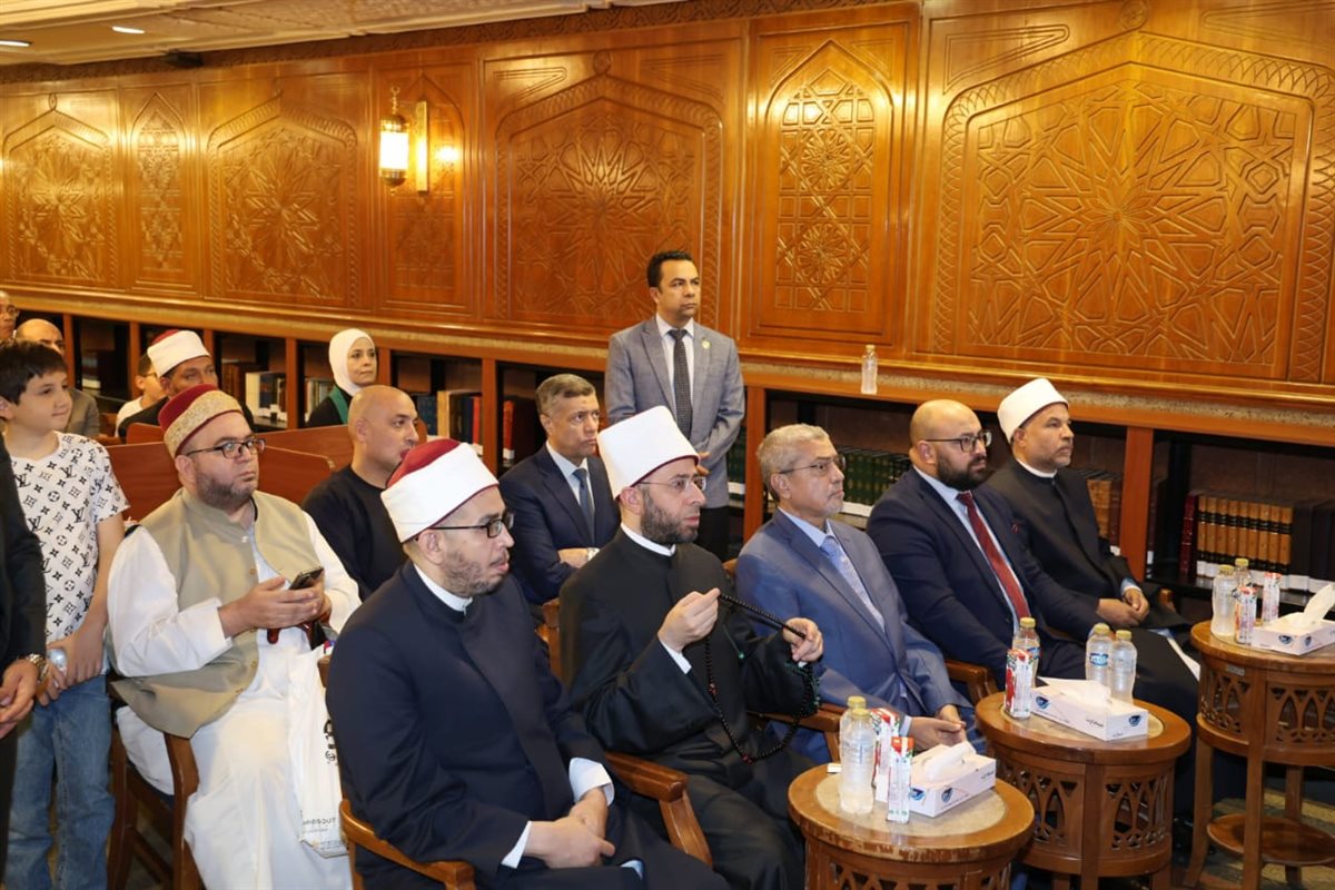 الدكتور أسامة الأزهري بككتبة الراوي للعلوم العقلية بمسجد الرحمن الرحيم