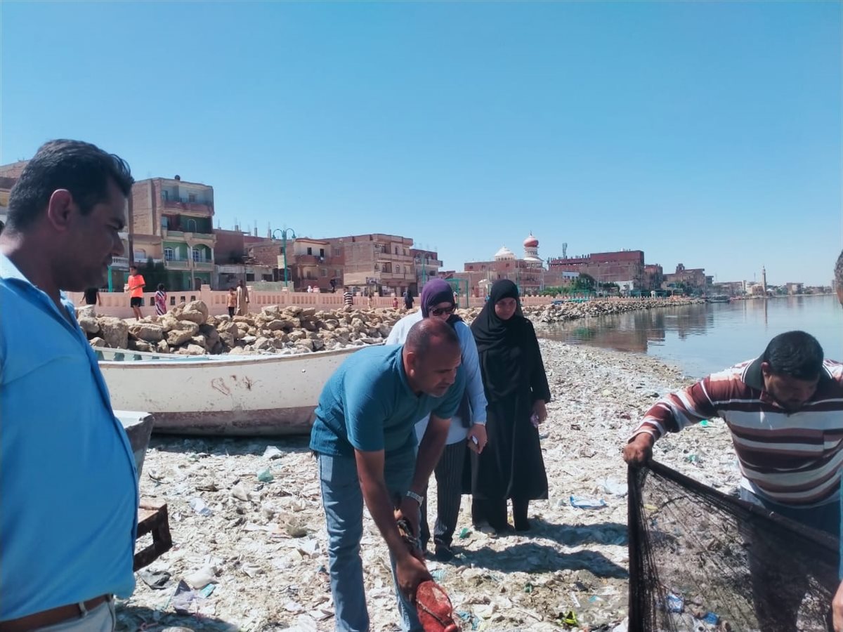 السكرتير العام والمساعد ورئيس مركز ابشواى بجولة ميدانية لمتابعة حظر الصيد الجائر ببحيرة قارون