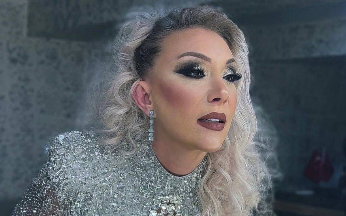 الفنانة التركية غُللو