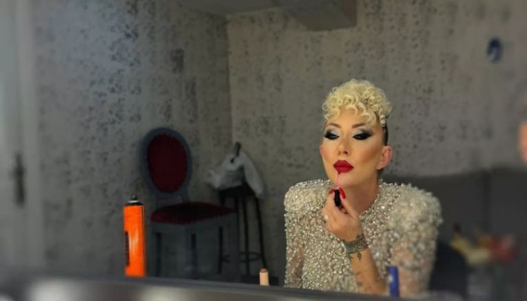 الفنانة التركية غُللو