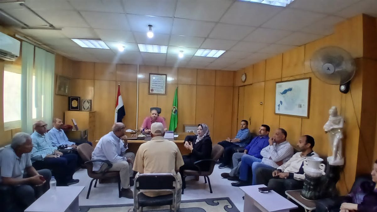 نائب محافظ الفيوم يبحث 23 حالة لحل مشاكلهم بمركز ابشواى