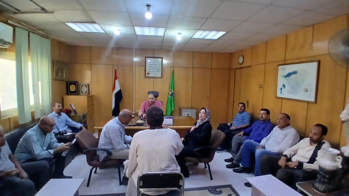 نائب محافظ الفيوم يبحث 23 حالة لحل مشاكلهم بمركز ابشواى