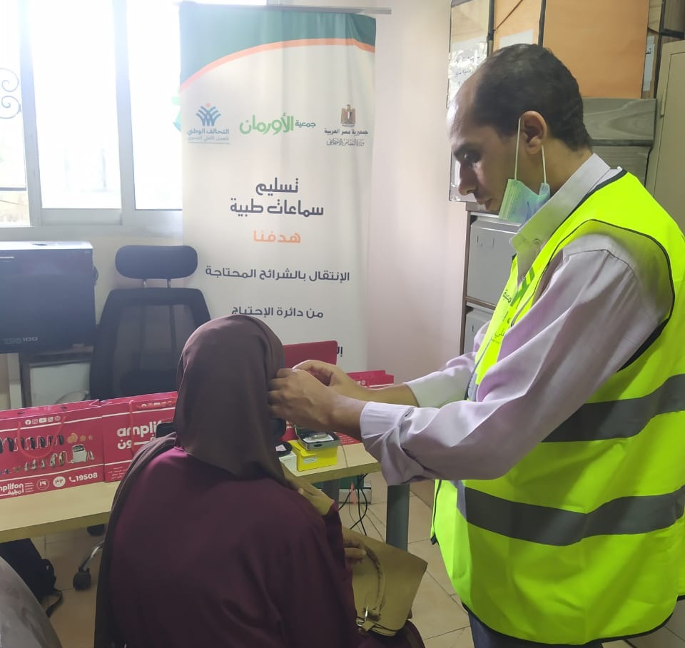 تسليم 367 سماعة طبية بقرى ونجوع محافظة الفيوم
