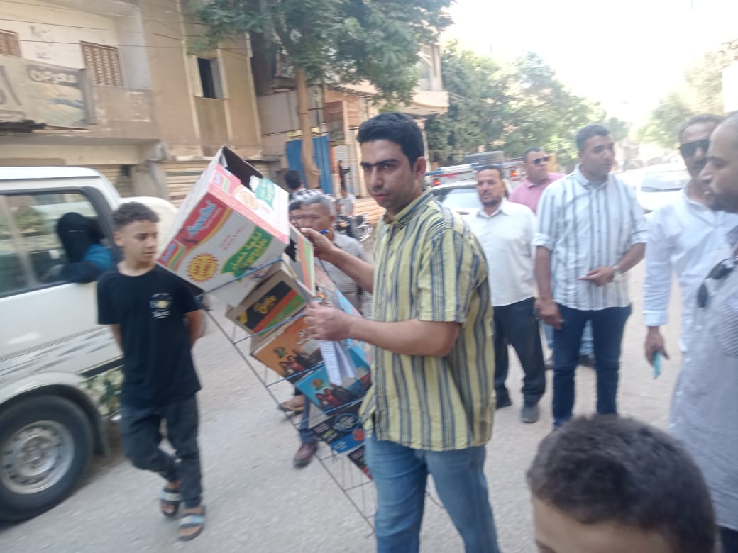 تحرير 45 محضر لمخالفات اشغال طريق واعلانات مخالفة وإدارة محلات بدون ترخيص بابشواى<br>