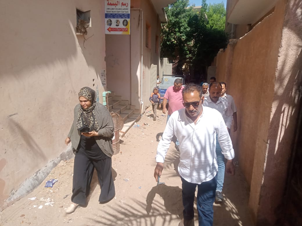 تحرير 45 محضر لمخالفات اشغال طريق واعلانات مخالفة وإدارة محلات بدون ترخيص بابشواى<br>