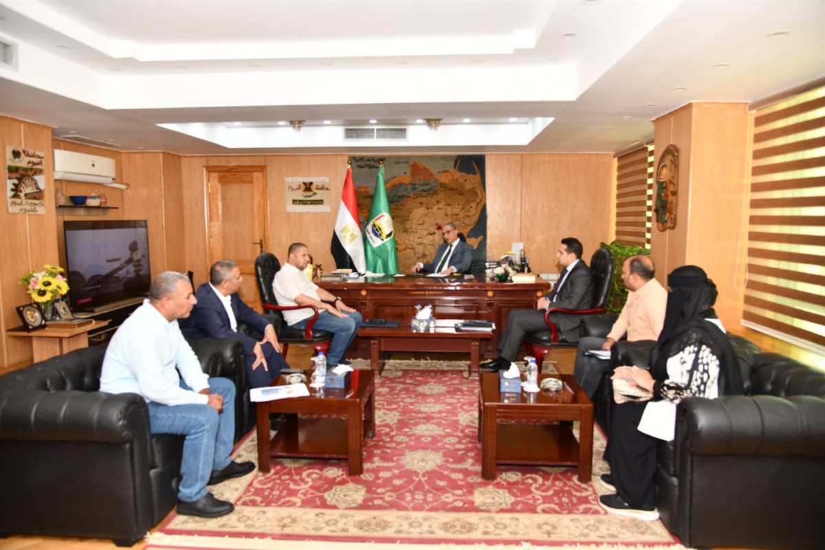 محافظ الفيوم يجتمع بالجهاز التنفيذي للمدينة ويوجه بالتصدي للبناء المخالف ورفع كفاءة منظومة 