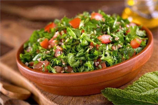  سلطة الطماطم بالثوم والبقدونس 
