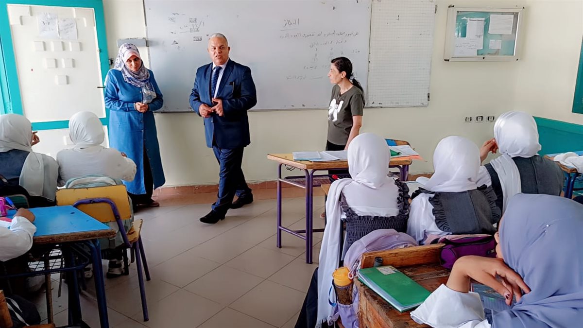 جولة ميدانية لوكيل التعليم بمدارس شرق الفيوم ويشيد بانضباط العملية التعليمية بمدرستي النهضة والسلام 