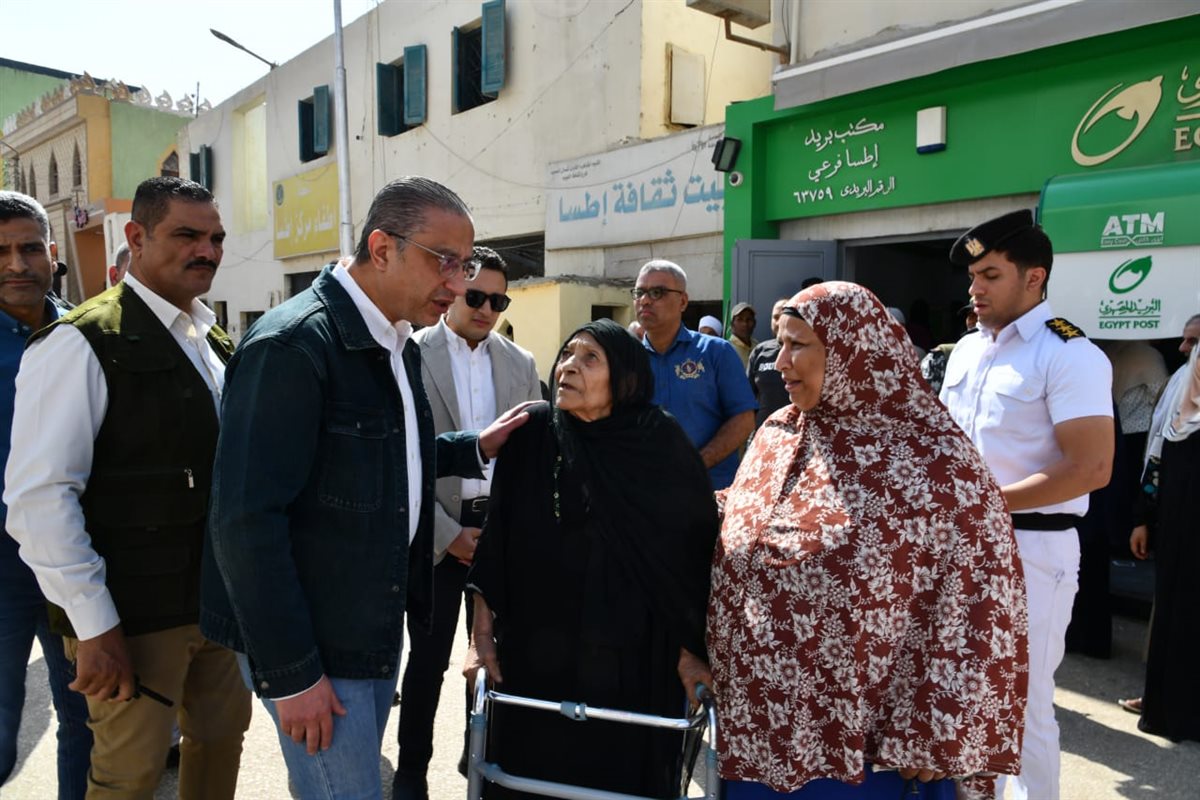 محافظ الفيوم يتابع خطة نقل الباعة الجائلين من ميدان إطسا إلى منطقة أرض الصهريج