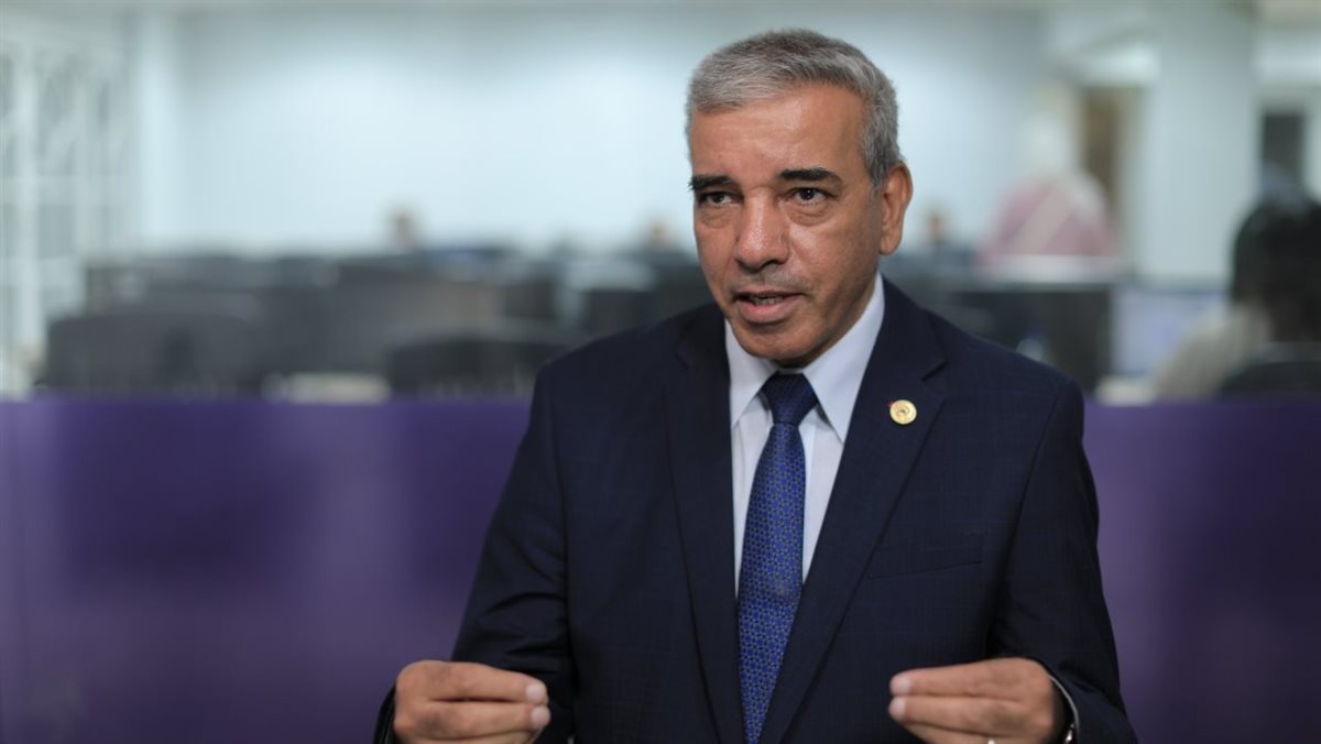 الدكتور عباس شراقي