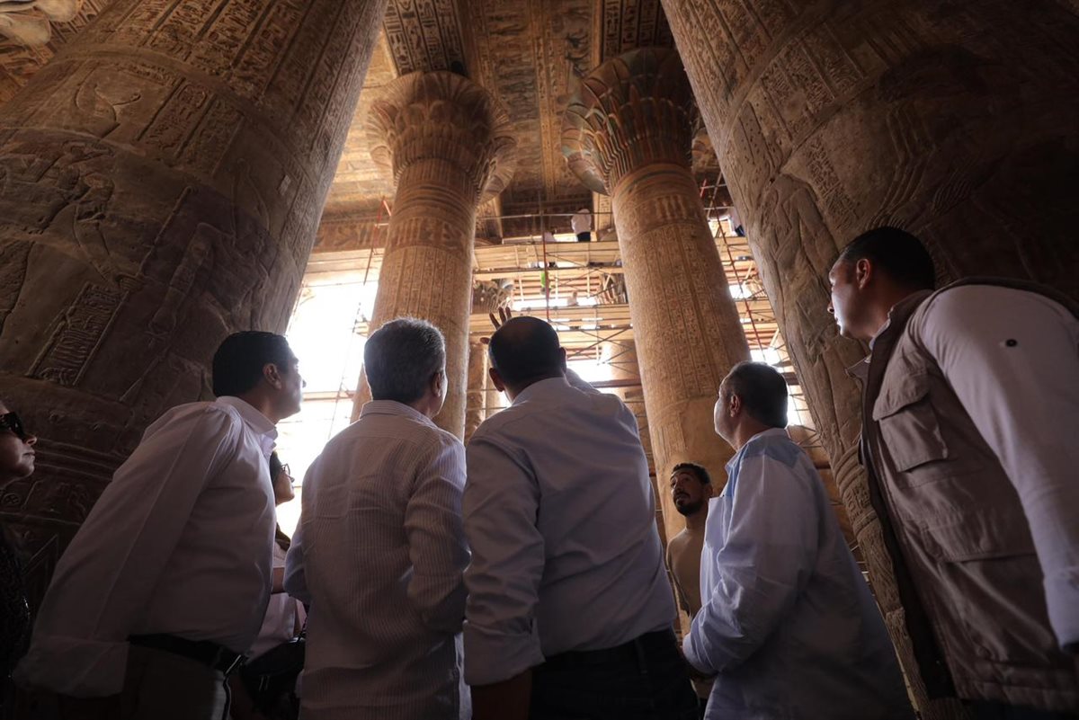 وزير السياحة والآثار يتفقد مشروعات ترميم معبد إسنا وإعادة إحياء وكالة الجداوي