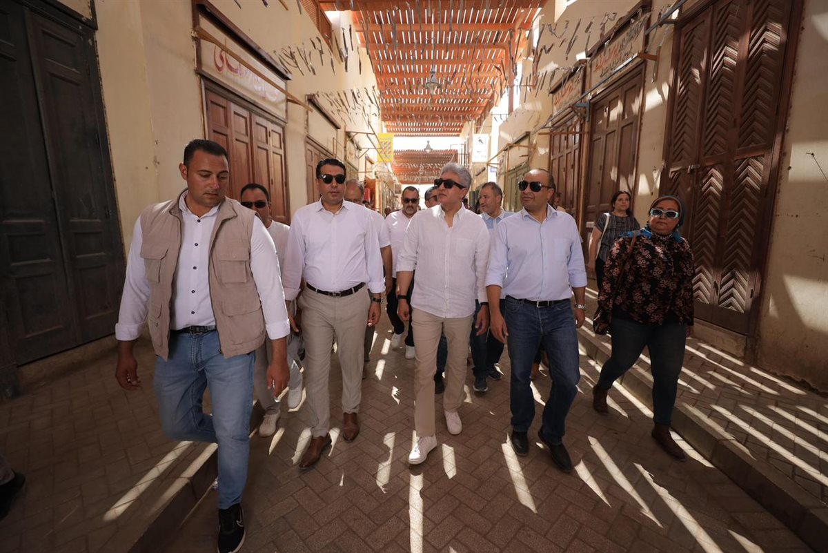 وزير السياحة والآثار يتفقد مشروعات ترميم معبد إسنا وإعادة إحياء وكالة الجداوي