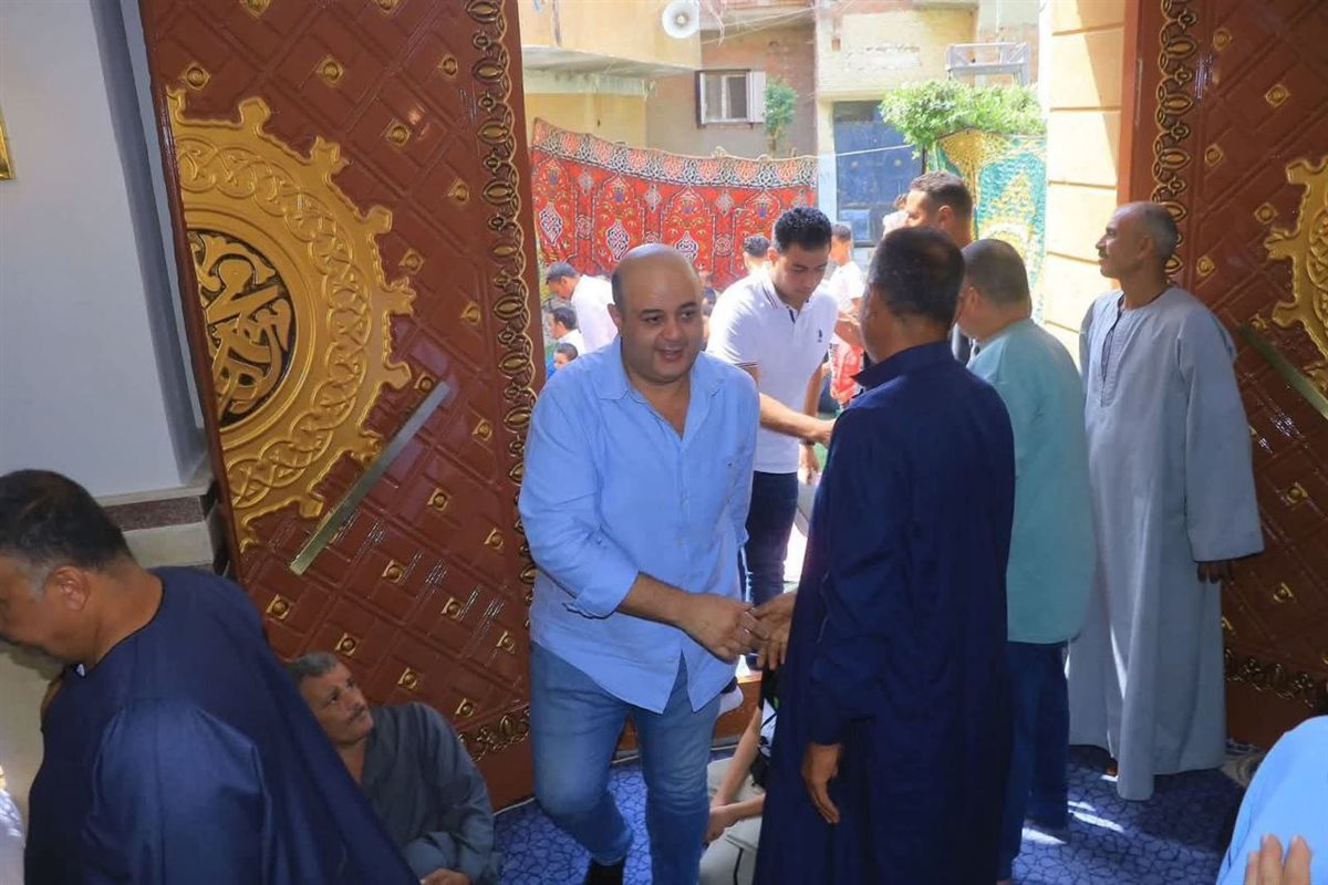 محمد مصطفى لطفي في المسجد