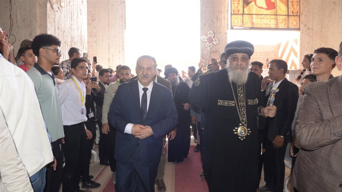 محافظ أسيوط والبابا تواضروس