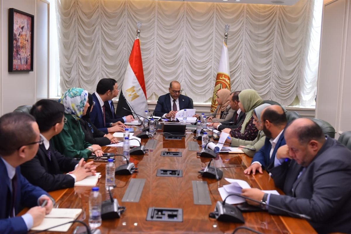  وزير العمل