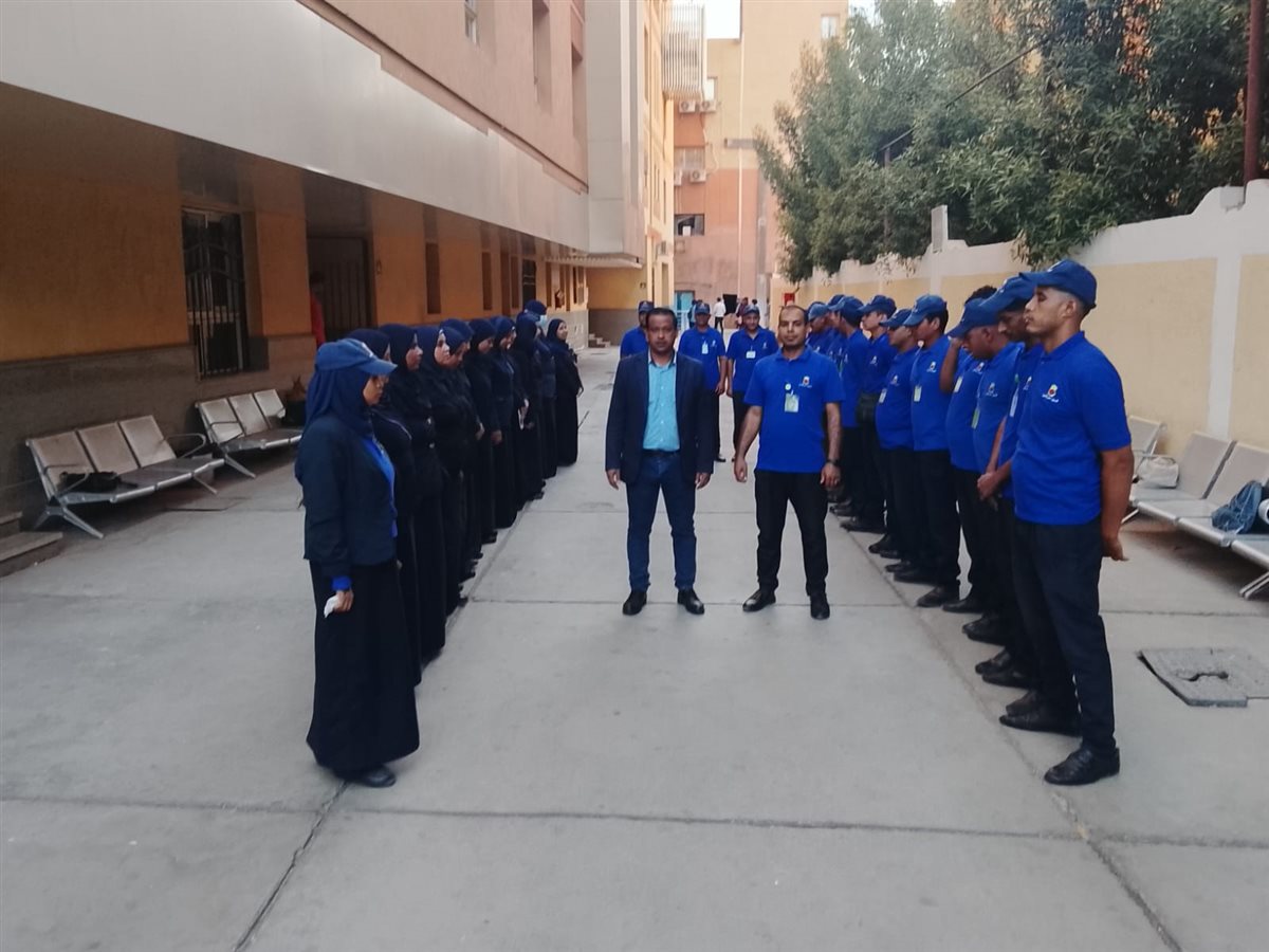صورة مماثلة للصورة المتداولة أثناء تسليم الوردية  