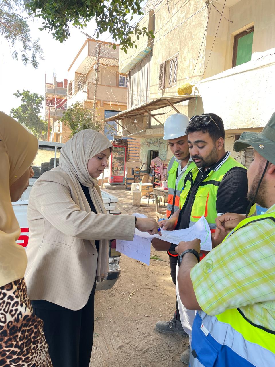 رئيس مركز ابشواى تبحث سبل إنهاء أعمال الصرف الصحي بطريق ابشواي السنجأ للبدء في أعمال الرصف