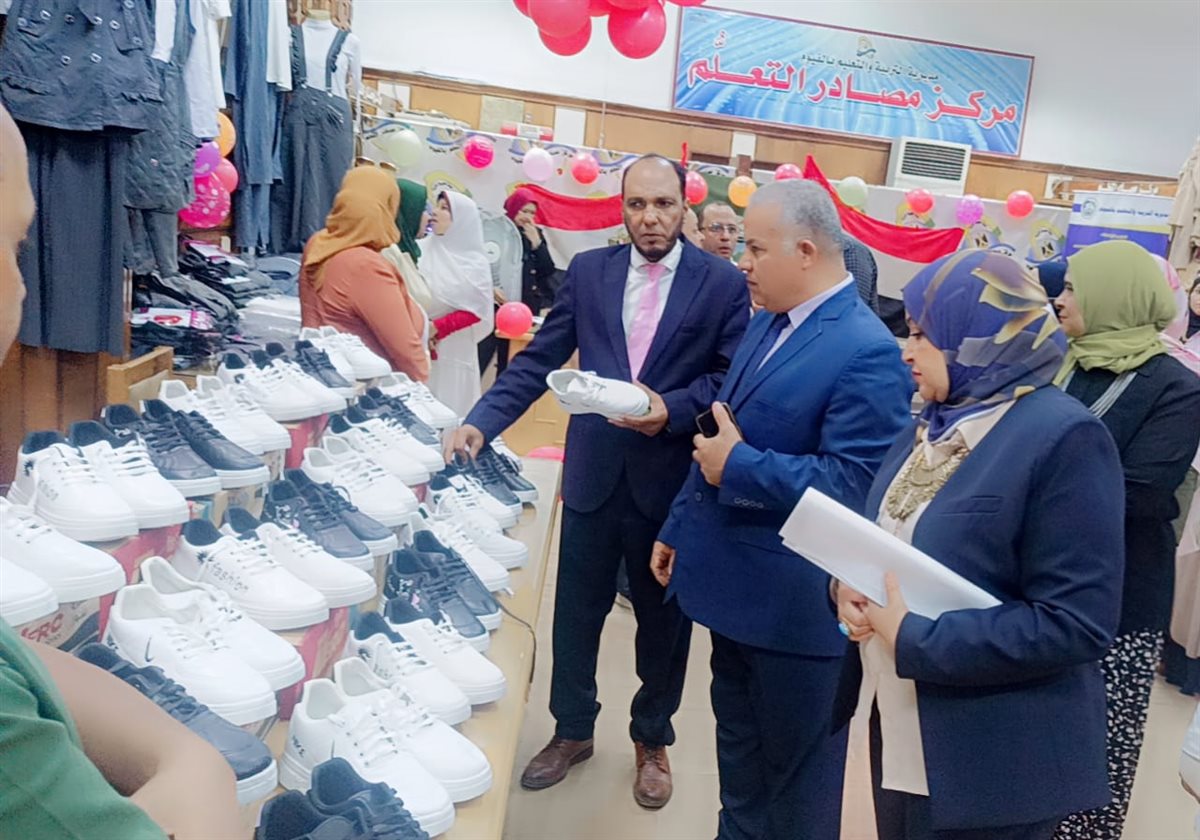 قبيصي يفتتح معرض ملابس الزي المدرسي للطلاب الأيتام بمديرية التربية والتعليم بالفيوم