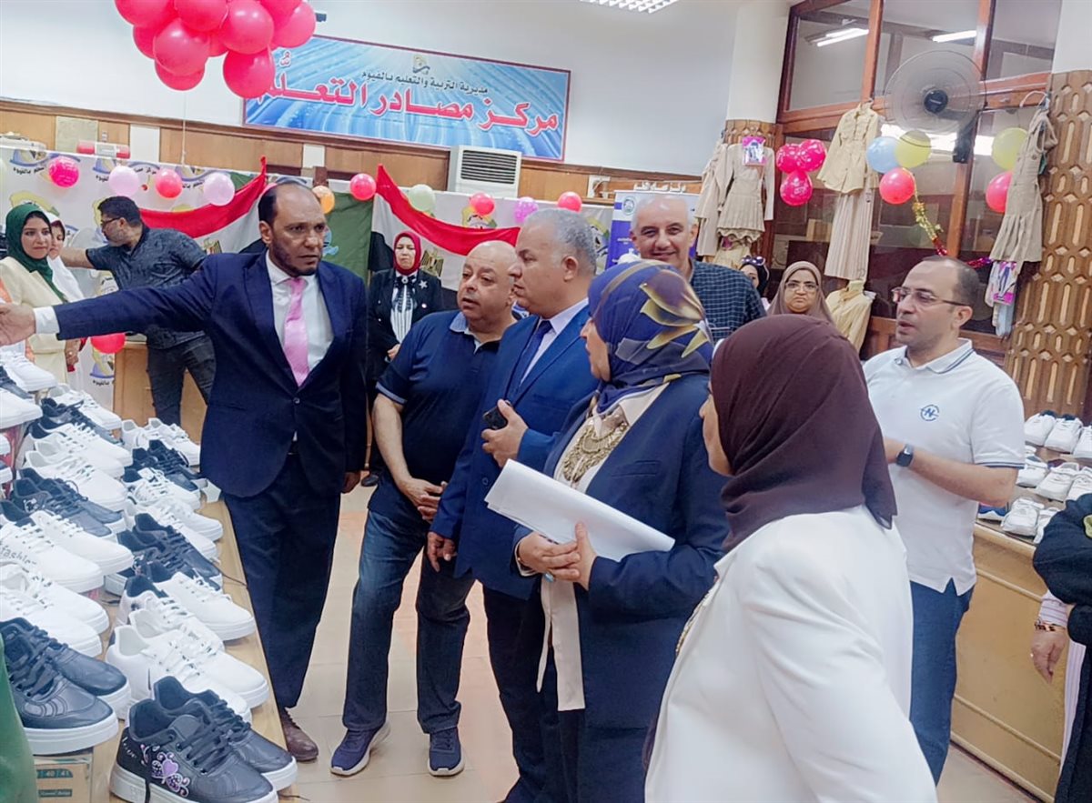 قبيصي يفتتح معرض ملابس الزي المدرسي للطلاب الأيتام بمديرية التربية والتعليم بالفيوم