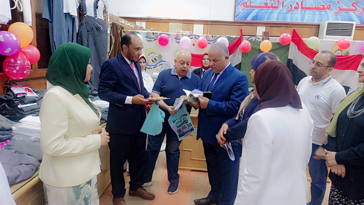 قبيصي يفتتح معرض ملابس الزي المدرسي للطلاب الأيتام بمديرية التربية والتعليم بالفيوم
