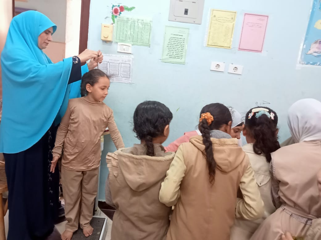 مدير تعليم الفيوم تفعيل دور اللجنة الصحية بالمدارس ومتابعة منسقي الصحة بالإدارات التعليمية