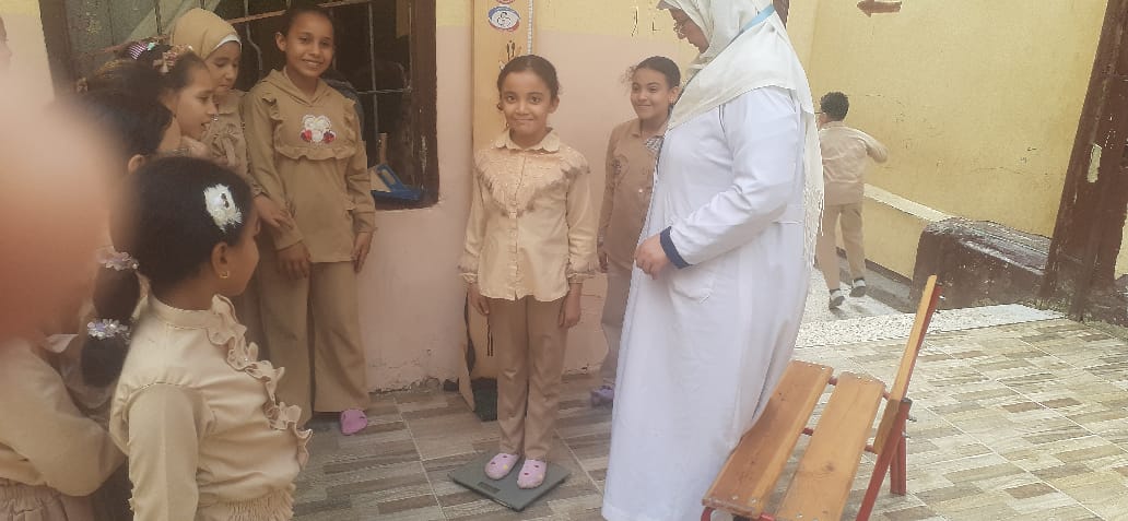 مدير تعليم الفيوم تفعيل دور اللجنة الصحية بالمدارس ومتابعة منسقي الصحة بالإدارات التعليمية