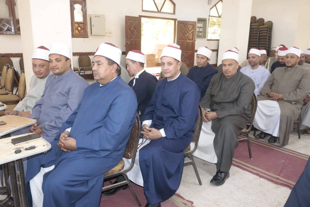 مدير أوقاف الفيوم يجتمع بمديري الإدارات والمفتشين لمتابعة الانضباط الدعوي والإداري