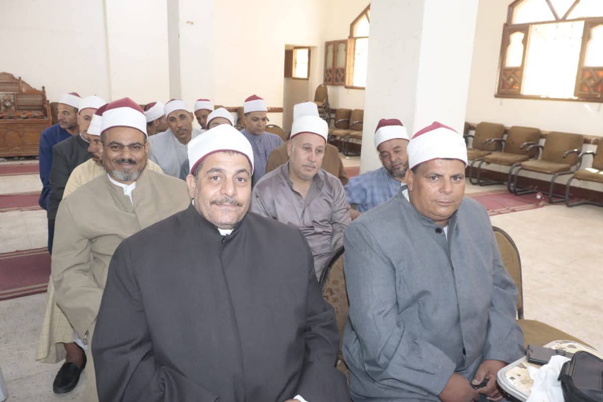 مدير أوقاف الفيوم يجتمع بمديري الإدارات والمفتشين لمتابعة الانضباط الدعوي والإداري