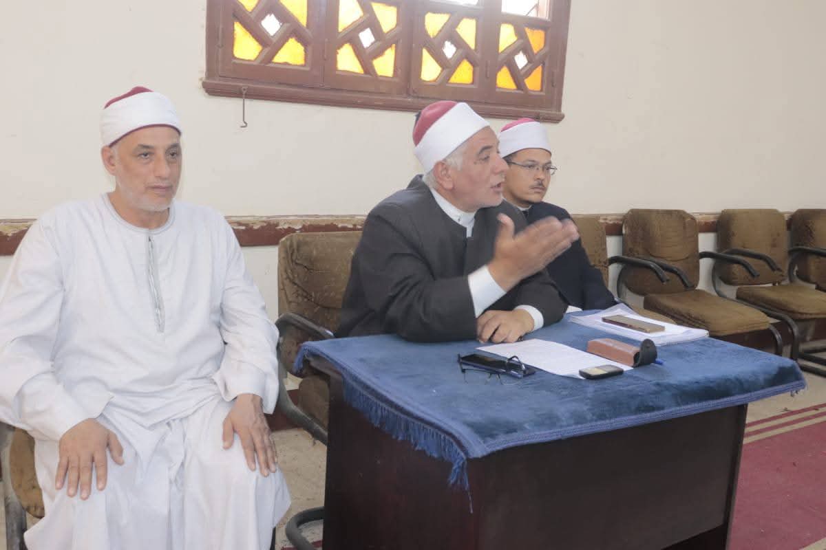 مدير أوقاف الفيوم يجتمع بمديري الإدارات والمفتشين لمتابعة الانضباط الدعوي والإداري
