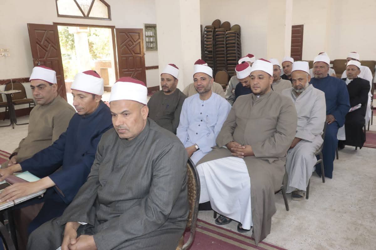 مدير أوقاف الفيوم يجتمع بمديري الإدارات والمفتشين لمتابعة الانضباط الدعوي والإداري