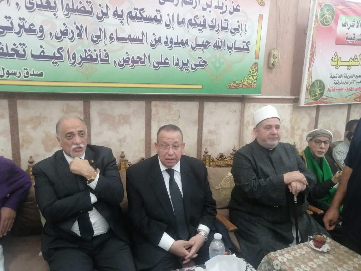 نقيب الأشراف وشيخ مشايخ الطرق الصوفية في عزاء الدكتور أحمد عمر هاشم