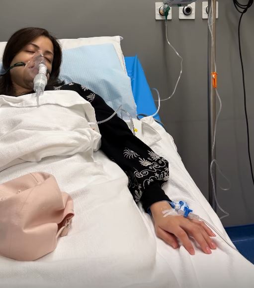 منى فاروق داخل المستشفى