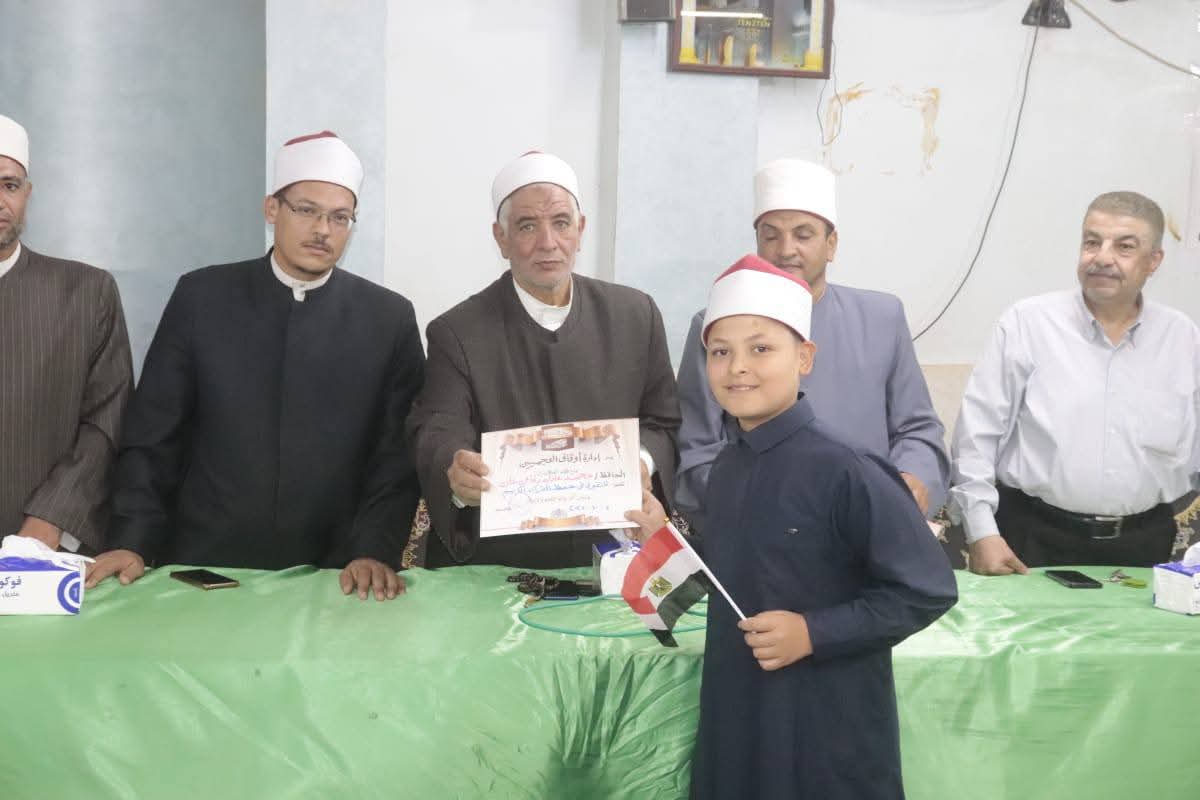 على هامش الأسبوع الثقافي: مدير أوقاف الفيوم يكرم المتفوقين من حفظة القرآن الكريم بمسجد الهداية