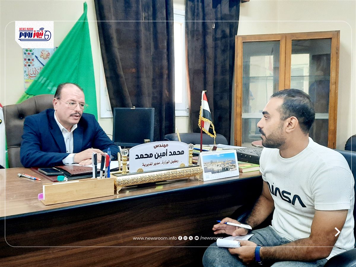 الصحفي أحمد رأفت مع وكيل الزراعة بالمنيا