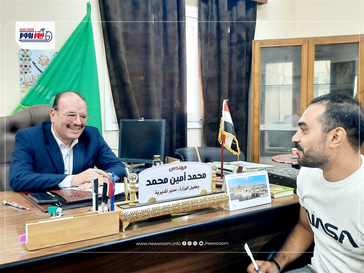 الصحفي أحمد رأفت مع وكيل الزراعة بالمنيا