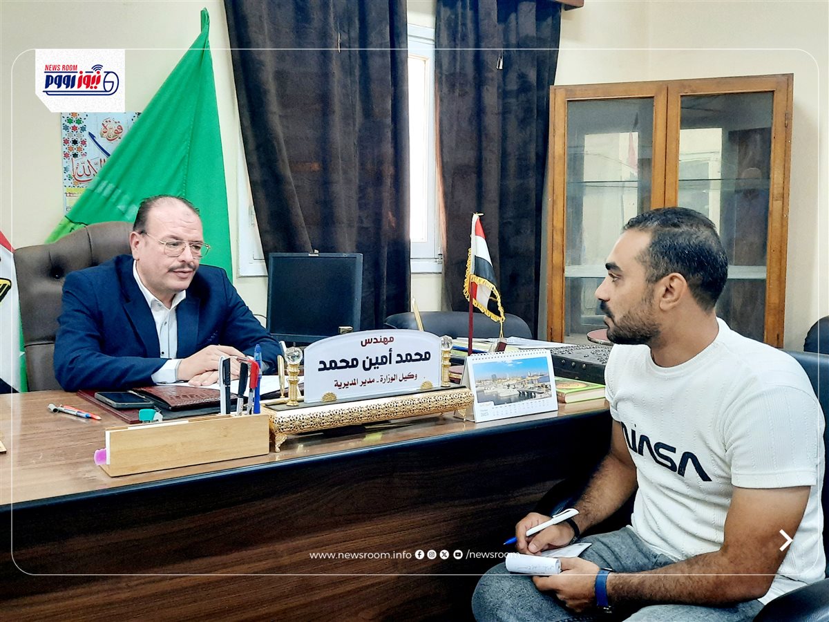 الصحفي أحمد رأفت مع وكيل الزراعة بالمنيا