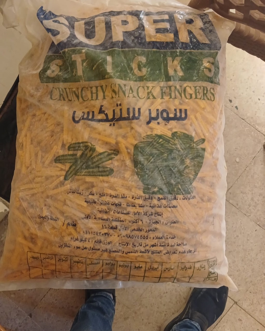 ضبط ربع طن مكسبات طعم و1600 عبوة مشروبات أطفال منتهية الصلاحية بالفيوم