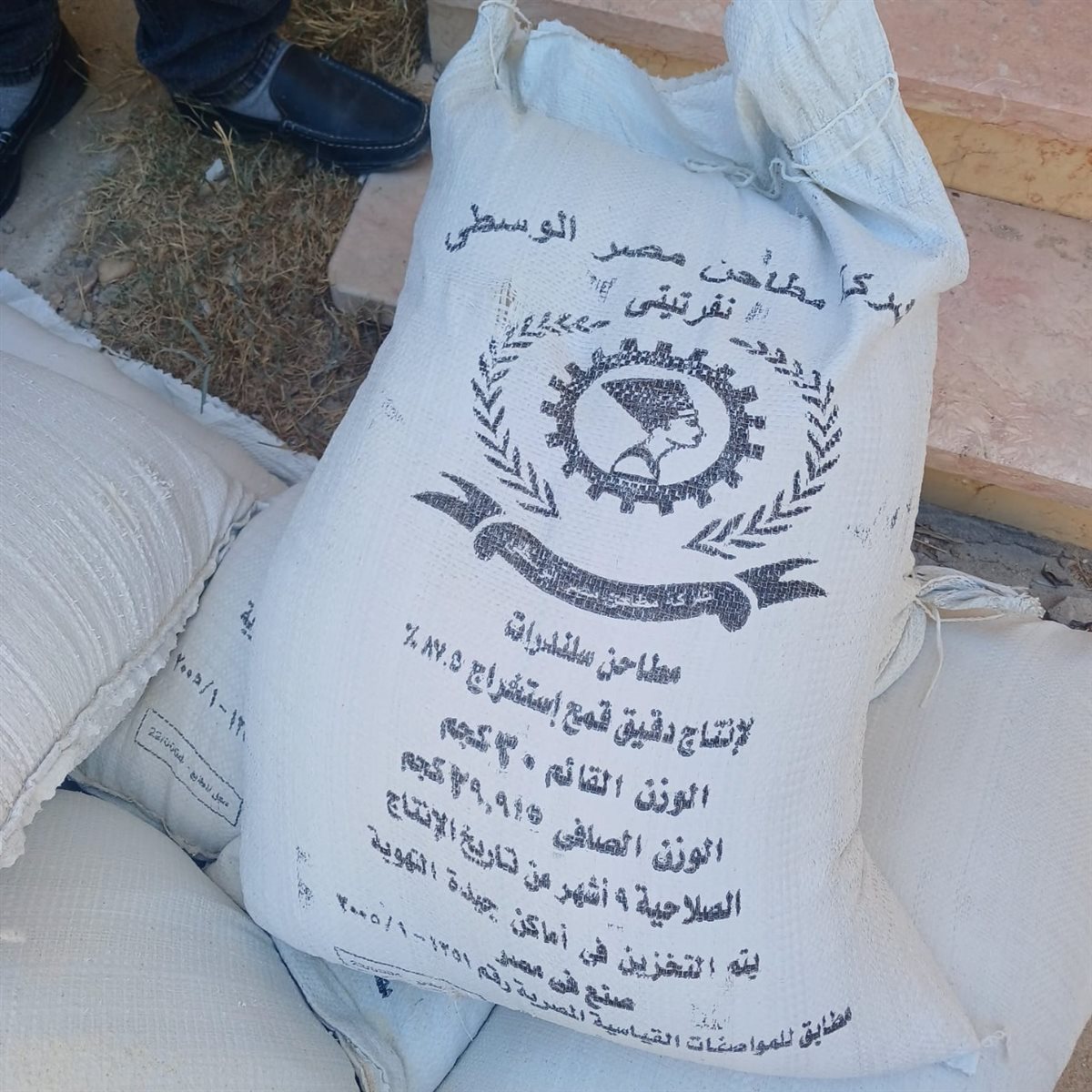 ضبط ربع طن مكسبات طعم و1600 عبوة مشروبات أطفال منتهية الصلاحية بالفيوم