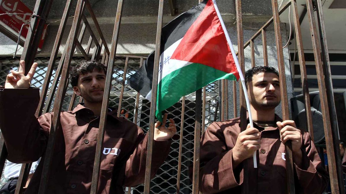 <strong>نقل الأسرى الأسرى الفلسطينيين</strong>
