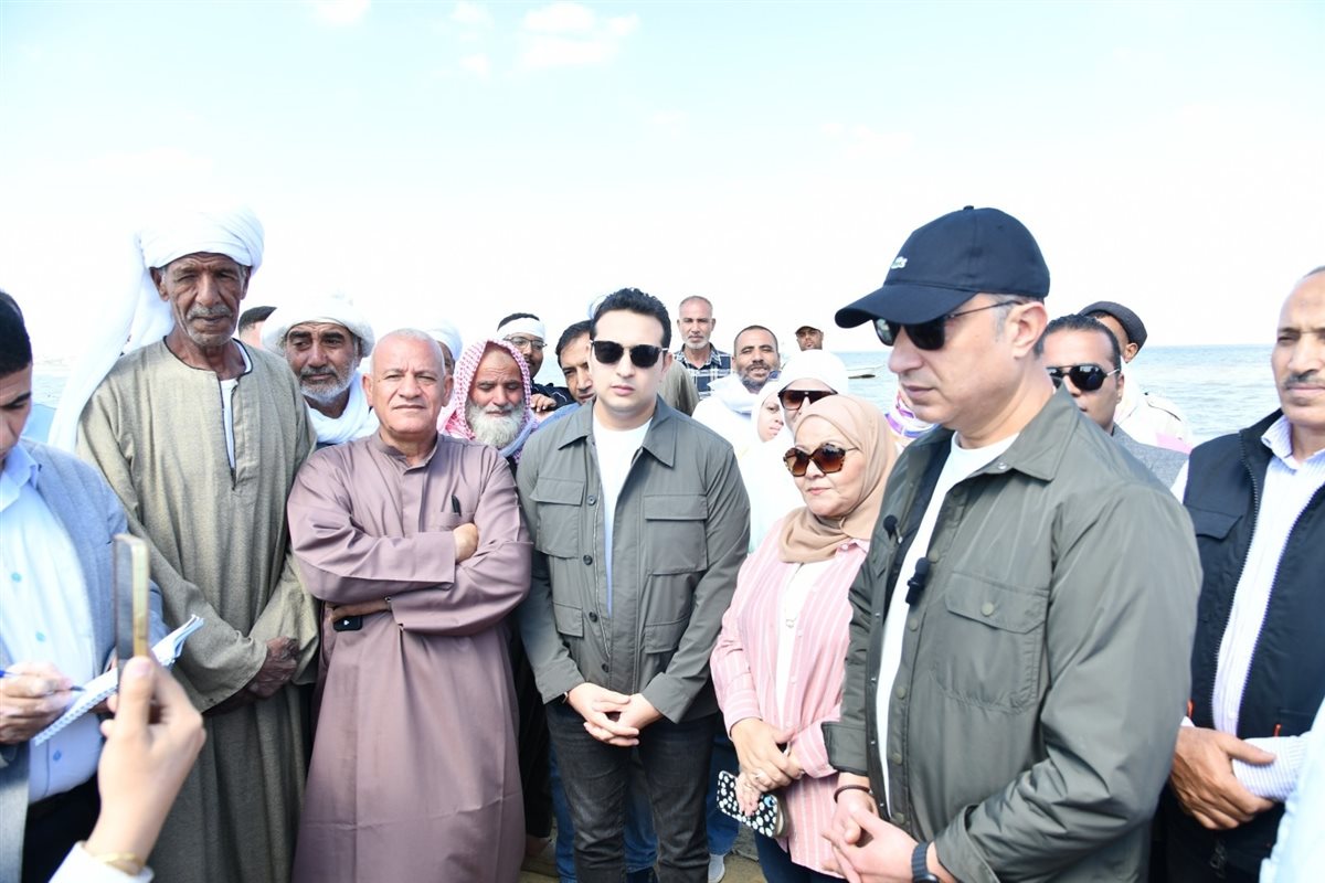 محافظ الفيوم يشهد مزاداً لبيع السمك والجمبري بإحدى الحلقات على ساحل بحيرة قارون