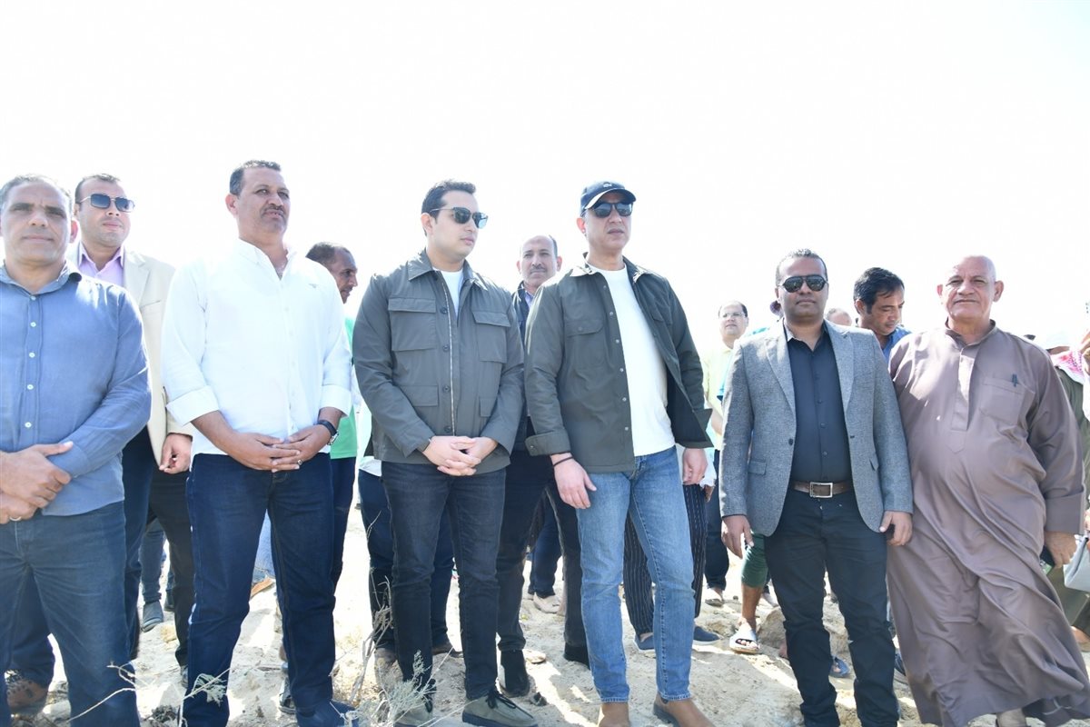 محافظ الفيوم يشهد مزاداً لبيع السمك والجمبري بإحدى الحلقات على ساحل بحيرة قارون