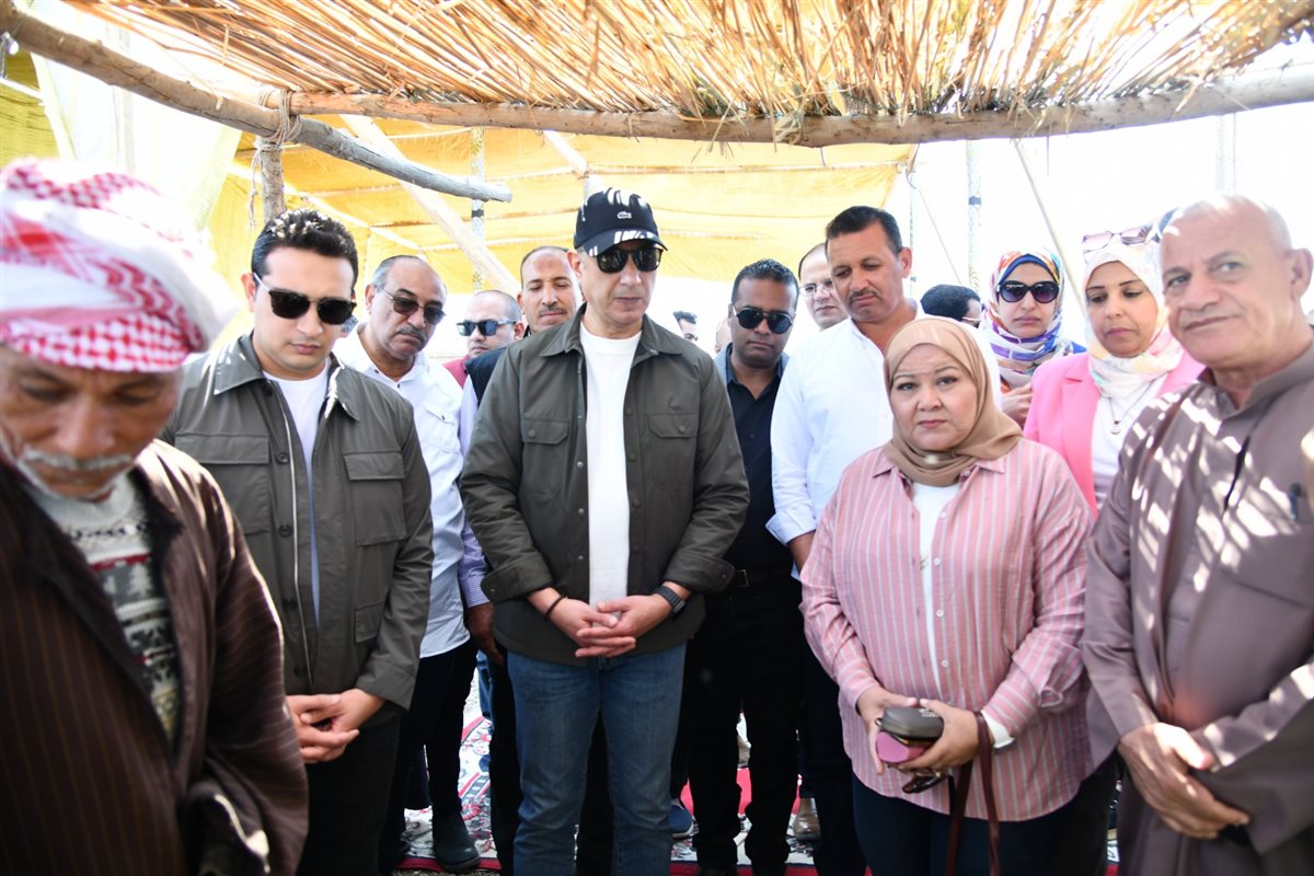 محافظ الفيوم يشهد مزاداً لبيع السمك والجمبري بإحدى الحلقات على ساحل بحيرة قارون