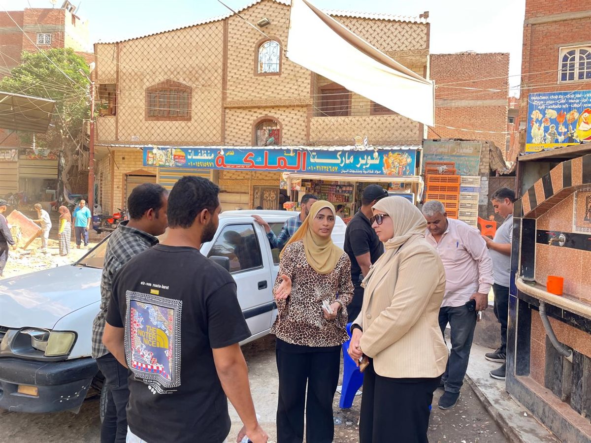 رصف 5 مناطق بتفريعاتهم التي تصل إلى 11 شارع بالإنترلوك بمركز إبشواى