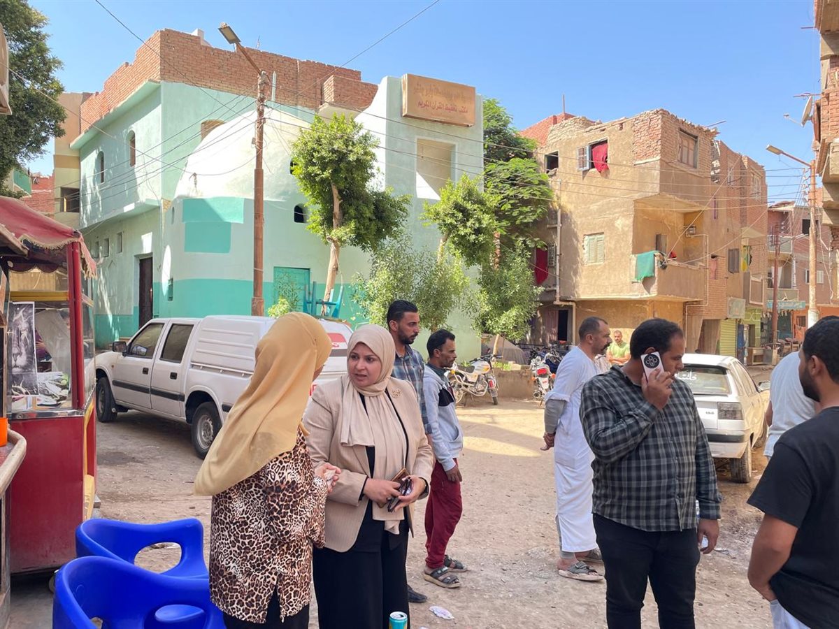 رصف 5 مناطق بتفريعاتهم التي تصل إلى 11 شارع بالإنترلوك بمركز إبشواى