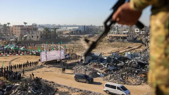 <strong>تسلم الدفعة الثانية من المحتجزين</strong>