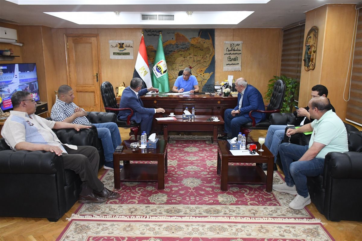 محافظ الفيوم يلتقي أعضاء مجلسي النواب والشيوخ لبحث مطالب المواطنين وحل مشاكلهم