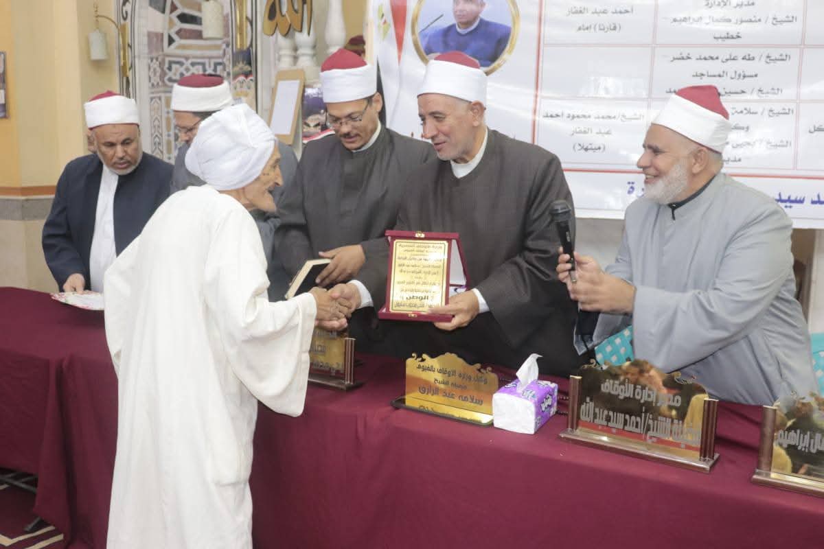 مدير أوقاف الفيوم يكرم الأطفال المتميزين في حفظ القرآن وأبطال القوات المسلحة تقديرًا لعطائهم الوطني