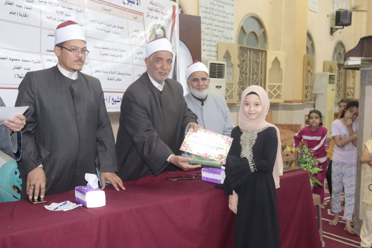 مدير أوقاف الفيوم يكرم الأطفال المتميزين في حفظ القرآن وأبطال القوات المسلحة تقديرًا لعطائهم الوطني