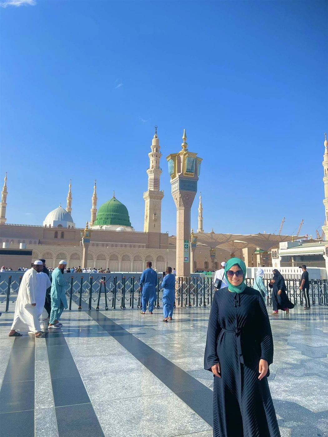 الفنانة سهر الصايغ تؤدي مناسك العمرة